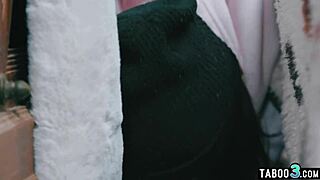 Kendra James Catches Indica Monroe For Steamy Lesbian Housewife Lick