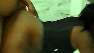 Eats Pussy Cums in Ass