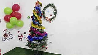 Apartment owner turns on by muscles leads to christmas sex game