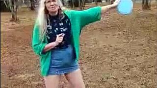 momma vee’s fat ass hangs out during disc golf play