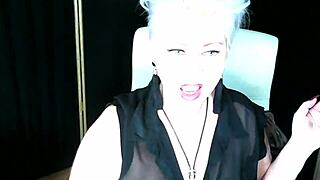 a day watching this mature webcam slut play with her juicy pussy and tits 😈💦