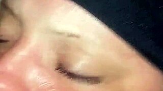 kiwi slips panties aside for resaboos