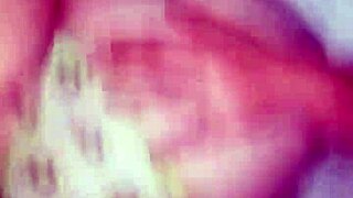 kiwi slips panties aside for resaboos