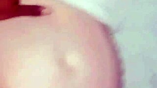 kiwi slips panties aside for resaboos