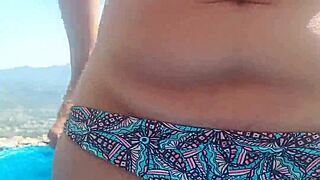 Novia Mamando Verga Dura en Piscina Cabaña Amateur