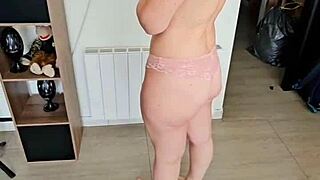 même une femme mature peut être sexy tu aimerais t'occuper de ma petite chatte 18+!