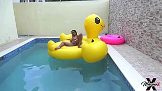 maxine x fingers her curves teasing us all solo