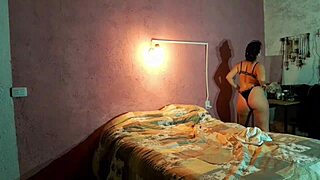 Española's wild horny masturbation cum explosion!