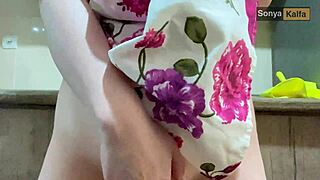 Big ass curvy stepmom fucked hard homemade in kitchen first time