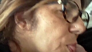 a teresa jones le piace succhiare cazzi che sborrano!!