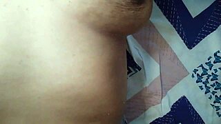 chica latina masajea tetas hasta mojar jeans de excitacion con pezones duros