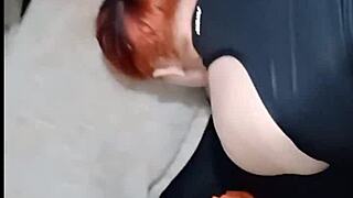 ruiva safada baba no pau e pede pra meter