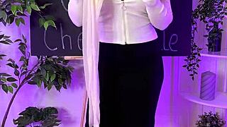 Minimi Diamante dances in sexy nylon pantyhose heels