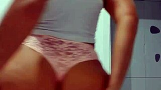 Ninakhlv's Massive Russian MILF Ass Shakes