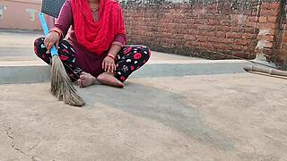 neighbour bhabhi gets hardcore pussy pounding doggystyle