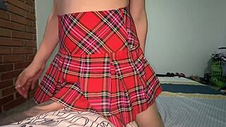 hijastra confunde padrastro con novio y se traga verga entera cabalgando