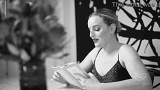 AMBER MOORE'S BOOK DRIVES CHARLIE FORDE TO FINGER CUNT HARD!