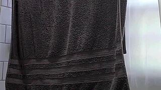 caught stepmom showering with big tits now im stroking hard 😍🍑💦