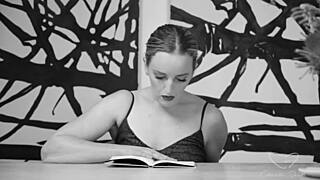 AMBER MOORE'S BOOK DRIVES CHARLIE FORDE TO FINGER CUNT HARD!