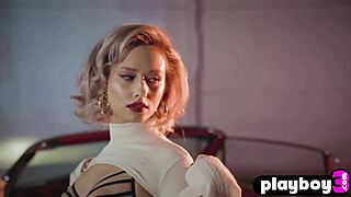 big ass milf teases pussy in sexy lingerie pose