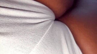 madrastra's tight coño outline teases through clothes