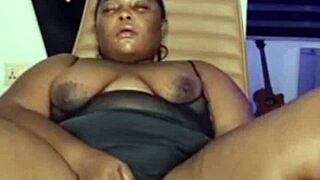 bbw black milf fingers huge wet pussy till squirting orgasm