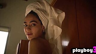 I'm exposing my all natural body posing naked like Sarah Mollica