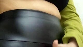 im so hot n want your dick tonight papi shake my big ass