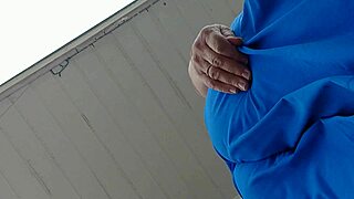 wanna watch my stepmom clean sidewalk publicly on cam?