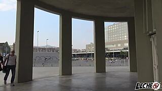 leche69 - madura española mamando polla a vagabundo en calle...