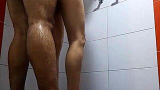 Nora Milf puta fans mamada y follada dura en baño semen en coño