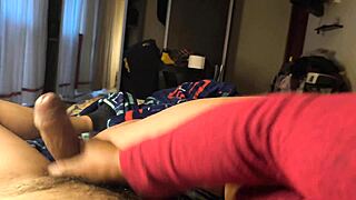 Mi suegra puta ordeña mi leche mientras su esposo ignora todo!