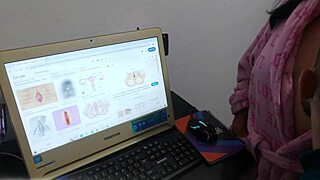 Aula de anatomia turns into punheta sex with busty milf stepmom