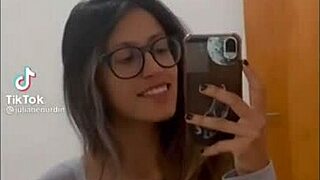 Novinhas sway hips teasingly in part 5