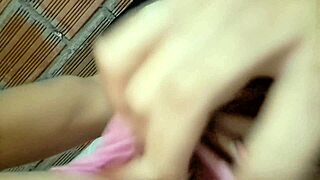 stepdad fingers colombian stepdaughter's juicy pussy in homemade clip