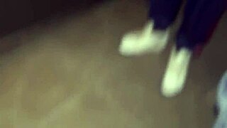 ¡nos para la policía en el motel y mi novia soborna con su culo!!