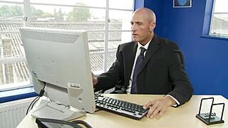 Jordan Kingsley Deepthroats Cum Like a Pro!