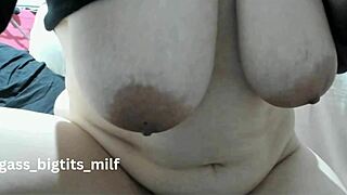 big tits milf fingers her juicy pussy lips solo...