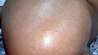 madrastra shows off her huge cameltoe ass in thong 😍 rate my stepmom's fat booty pls 🔥