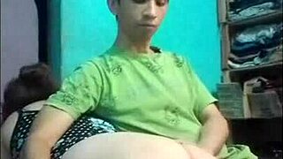 acariciandole la cola antes de cogernos perrito con mi milf latina