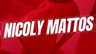 minha coelhinha loira filma a milf gemendo e gozando loucamente de lado