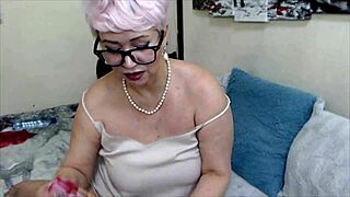 aimee's shoving zucchini deep in her milf cunt