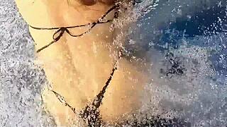 milf cachonda con culo enorme follada al aire libre acaba cubierto de semen