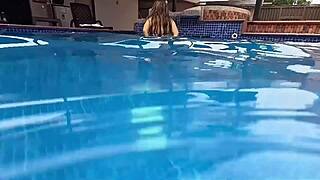 milf cachonda con culo enorme follada al aire libre acaba cubierto de semen