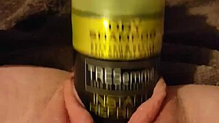 Young slut stretches gaping pussy with huge hairspray can!!!