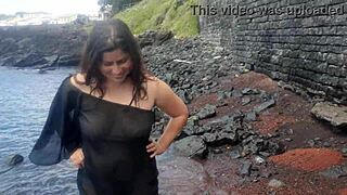 curvy babe dresses sexy masturbates pussy on beach for hot photoshoot