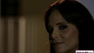 stepmom facesits her pretty stepdaughter 😈👅💦