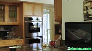 Cougar flexes legs for deep bareback fuck!