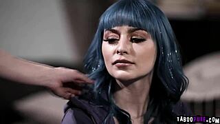 Jewelz Blu grinds Serene Sirene's milf pussy wet