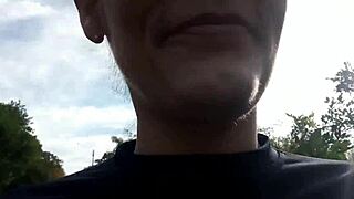 coroa gostosa sucking pedestrian cock right on the street daytime!